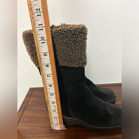 STUART WEITZMAN BLACK CHUNKY Y2K Sherpa Made in Spain Minimalist Black Booties 6 - Picture 13 of 13